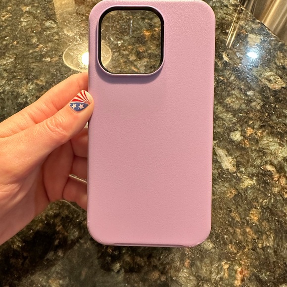 Otterbox with MagSafe for IPhone14 PRO 6.1” screen. Lt. lilac symmetry series. - Picture 4 of 12